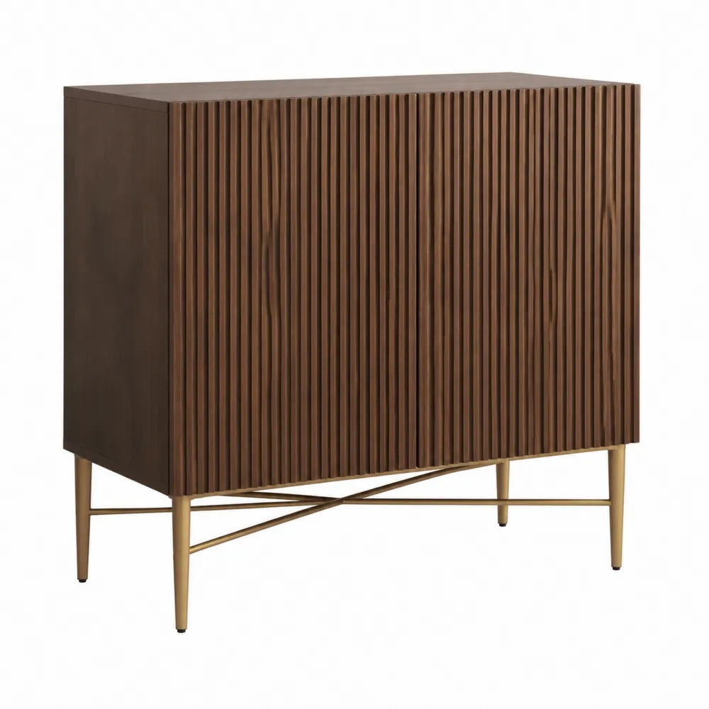 Buffet de rangement 2 portes en bois effet noyer avec façades à lattes et piètement métal doré